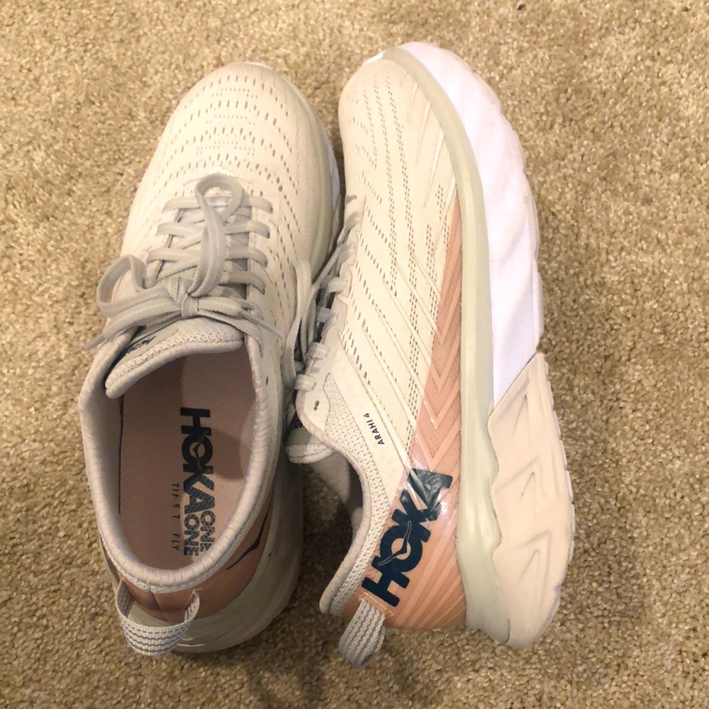 Hoka One One Arahi 4